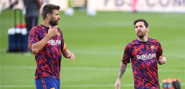 بيكيه غاب عن عشاء ميسي.. اتهامات بالخياية وصداقة انهارت!