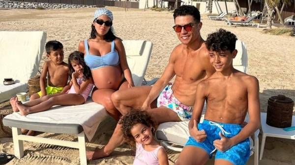 بكلمات مؤثرة.. رونالدو يودع دبي باللغة العربية بعد زيارة حافلة