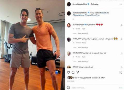 صورة.. أحمد أبو هشيمة برفقة رونالدو والجمهور يسخر منه