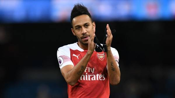 أوباميانغ وقع لبرشلونه حتى نهاية الموسم براتب بسيط