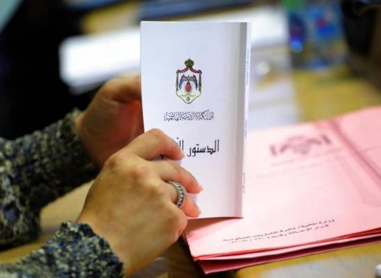 التعديلات الدستورية تسري بعد شهر.. وخبير يوضح السبب