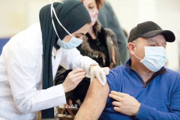تصاعد الأرقام.. هل سيصاب جميع الأردنيين بـ”أوميكرون”؟
