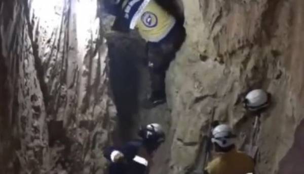 بعد بدء الحفر اليدوي... مترين تفصل فرق الانقاذ المغربية عن الطفل ريان