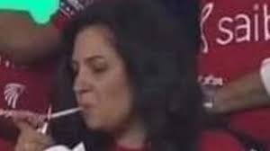 أشعلت سيجارة على مدرج مباراة فاشتهرت .. نائبة مصرية تعلق