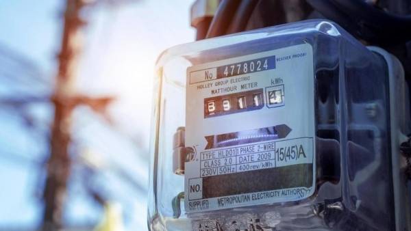 هل يتحمل المواطن أعباء الفاقد الكهربائي؟.. خبير يجيب!