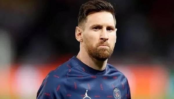 ميسي لا يشعر بالسعادة في باريس سان جيرمان