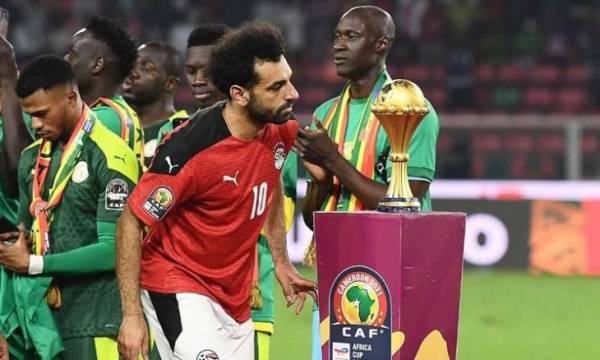 نجم ليفربول السابق ينتقد محمد صلاح: لم يتعلم من درس رونالدو !!