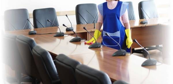 صاحب مكتب تنظيفات يكسر هيبة الدولة ويزيل الشمع الأحمر ويتحدى الداخلية والعمل !