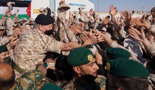 الملك للجيش: تعاملوا بقوة وحزم لمنع التسلل