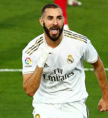 بنزيما يتصدر التشكيل المتوقع لريال مدريد أمام ألافيس