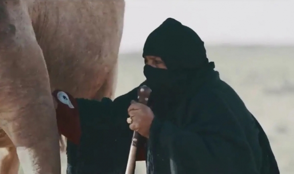 وفاة أشهر راعية إبل في السعودية.. من هي شومة العنزي التي ذاع صيتها في الخليج؟