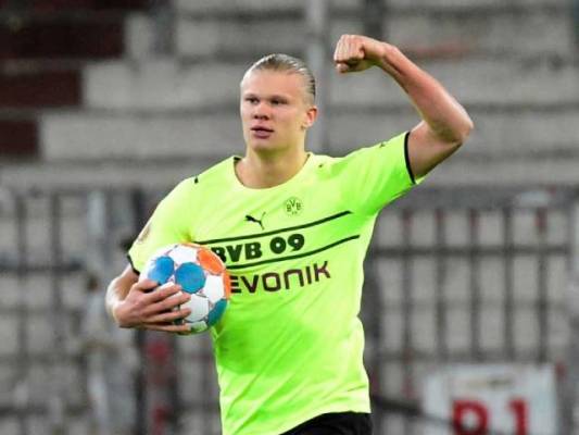 سان جيرمان يطالب هالاند بانتظار قرار مبابي