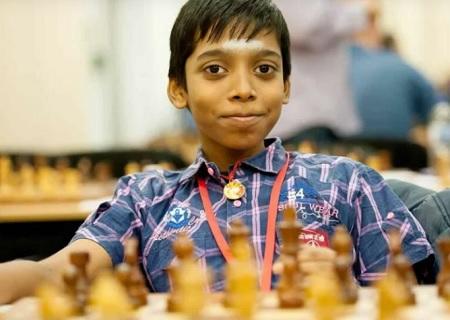 مراهق هندي يهزم بطل العالم في الشطرنج لـ 5 مرات