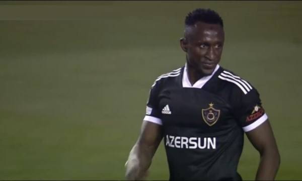 هل تصدق؟.. لاعب يطالب الحكم بإلغاء هدف له