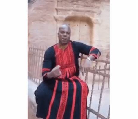 ما حكاية السائح الأجنبي الذي ارتدى المدرقة في البتراء؟