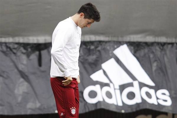 مناصرا للقضية الأكرانية .. ليفاندوفسكي يرفض مواجهة روسيا في المستطيل الأخضر