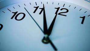 أربك الأهالي.. مطالبات بالعدول عن قرار التوقيت الصيفي