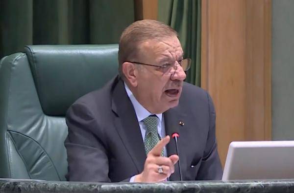 الدغمي يهدد السميرات: للصبر حدود .. ولا تحكي وانا بحكي