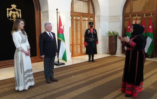 الملك والملكة يلتقيان سيدات من مختلف المحافظات بمناسبة يوم المرأة