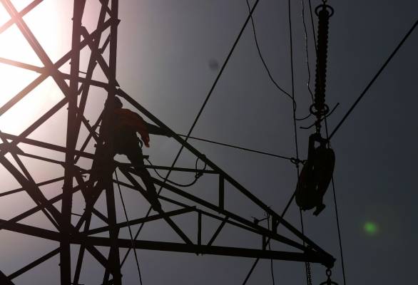 انفجار قاطع كهرباء يتسبب بأصابة 4 اشخاص