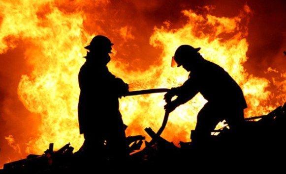 وفاة بحريق مستودع في وسط البلد