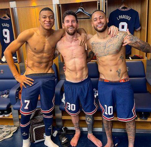 نيمار يميل في اتجاه ميسي بشأن مغادرة سان جيرمان