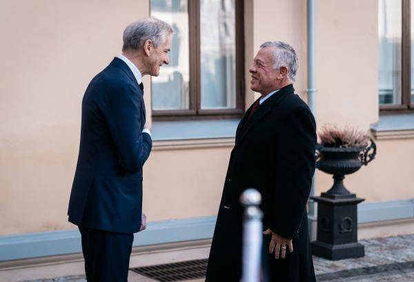 الملك يصل للمقر الحكومي في أوسلو