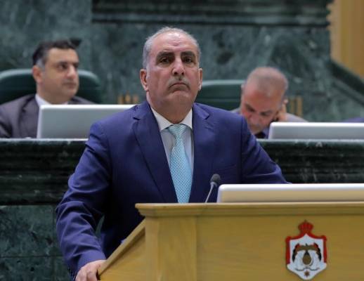 الراوشدة : موظف معصب في هيئة النقل كاد أن يتسبب بكارثة لولا تدخل الحاضرين .. تفاصيل