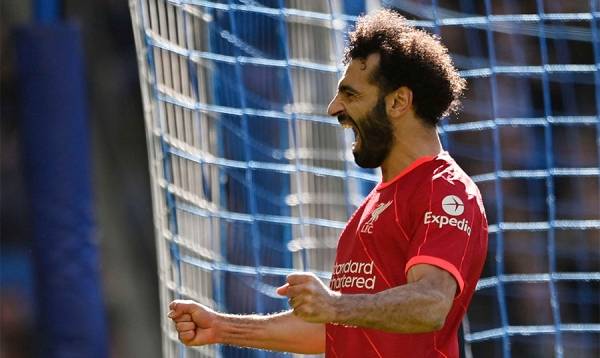 (من سيرفع الراية البيضاء قريباً... محمد صلاح أم ليفربول؟)