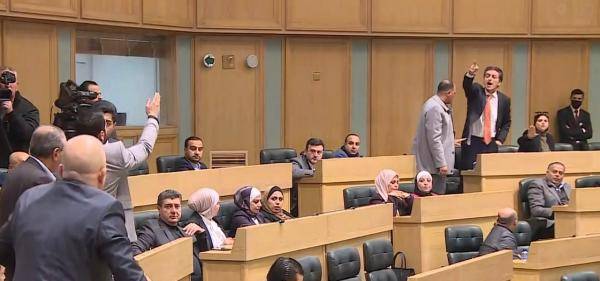 جلبة جديدة تحت القبة عقب مداخلة النائب سليمان أبو يحيى