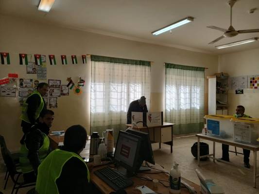 البلقاء.. تزاحم في التأثير على الناخبين قبيل دخولهم للاقتراع