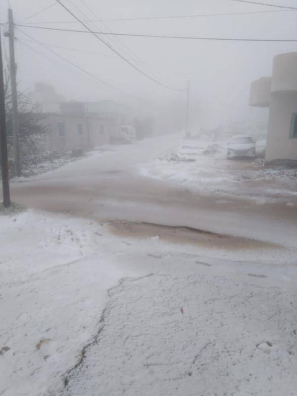 أمطار غزيرة وثلوج فوق المرتفعات الخميس