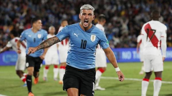 الأوروغواي والإكوادور إلى نهائيات كأس العالم
