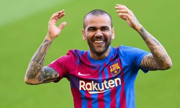 غمامة سوداء تلوح في أفق مصير آلفيش مع برشلونه !!