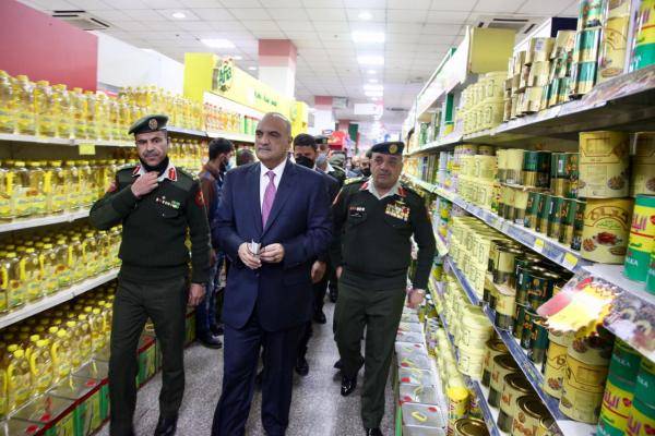الخصاونة يتفقد المؤسستين الاستهلاكيتين المدنية والعسكرية