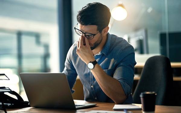 دعوة لعدم التمييز بين القطاعين العام والخاص في بلاغات الدوام والعطل