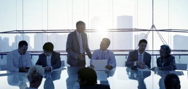 مجلس فقد شرعيته يقود شركة مساهمة عامة نحو الهاوية ؟!