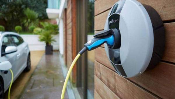 أعطال المركبات الكهربائية تضرب المستهلكين .. وتجار الرصيف يتملصون وسط غياب الرقابة الحكومية