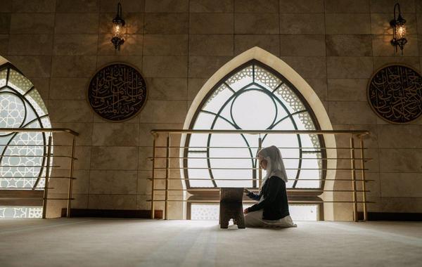 صلاة التراويح إحدى السنن الرمضانية المؤكدة، فكيف تُصلى...؟