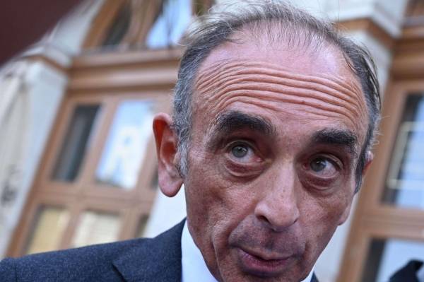 بسبب عدائه للمسلمين .. طرد مرشح رئاسة فرنسا من ملعب يملكه زيدان .. فيديو