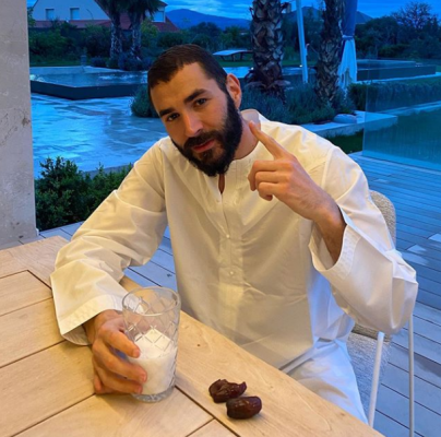 بنزيما: رمضان جزء من حياتي وصيامه لا يؤثر على أدائي