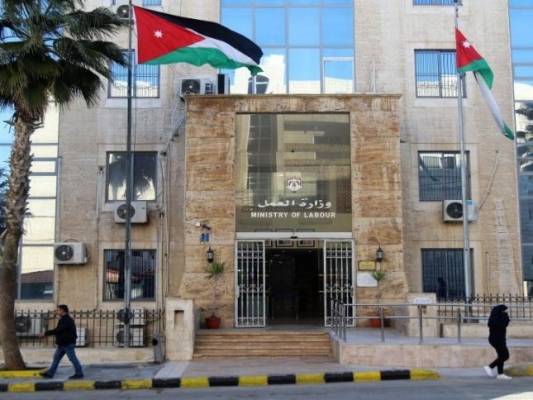 المرصد العمالي: منشآت خفضت الأجور بحجة تقليص ساعات الدوام في رمضان