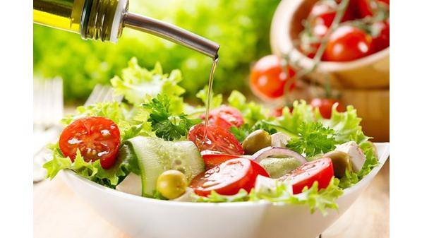 الصحة: لا تنسوا صحن السلطة في وجبة الإفطار