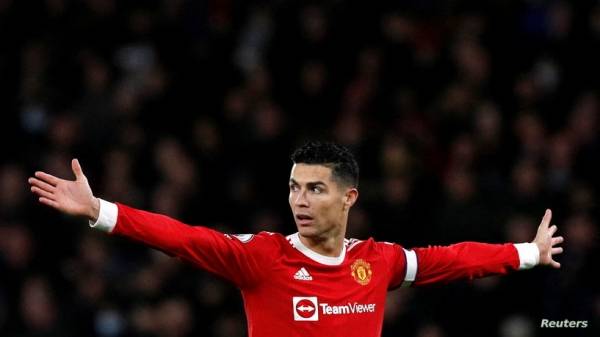 بعد تحطيمه لهاتف أحد المشجعين.. رونالدو يعلق