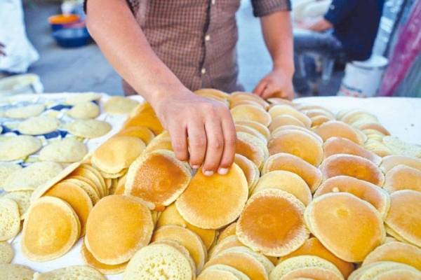 الطلب على القطايف ينخفض ٣٠