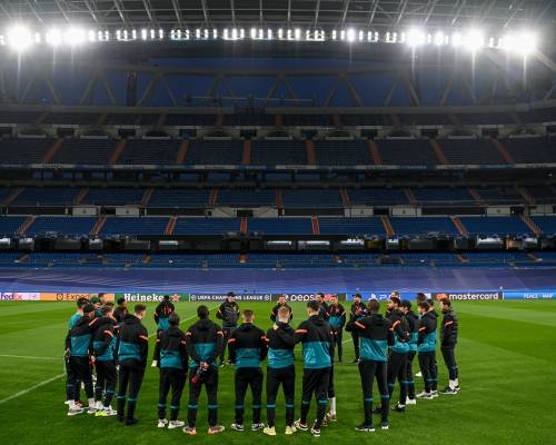 مهمة تشيلسي المستحيلة وعاصفة يونايتد تتصدران الصحف الإنجليزية