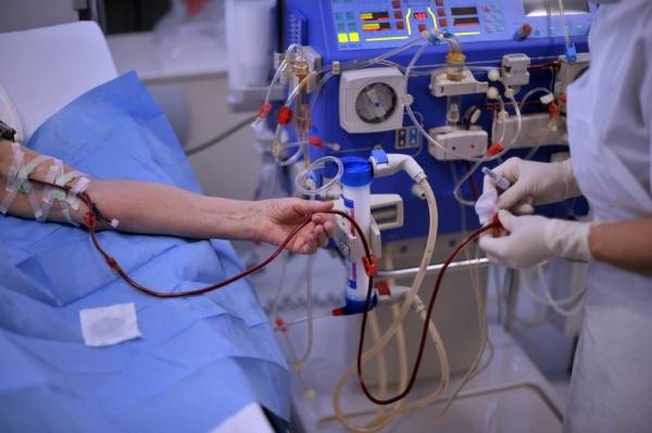 مستحقات مالية توقف علاج غسيل مرضى الكلى في مستشفى خاص