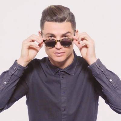 بعد تحطيم هاتف مشجع.. رونالدو يصل تدريبات اليونايتد مختبئاً في مؤخرة سيارة!