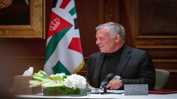 الملك يتلقى برقيات تهنئة بنجاح العملية الجراحية