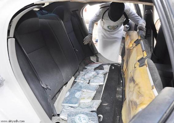 سائق رئيس بلدية كبرى يحاول تهريب مخدرات أثناء توجهه للعمرة.. تفاصيل